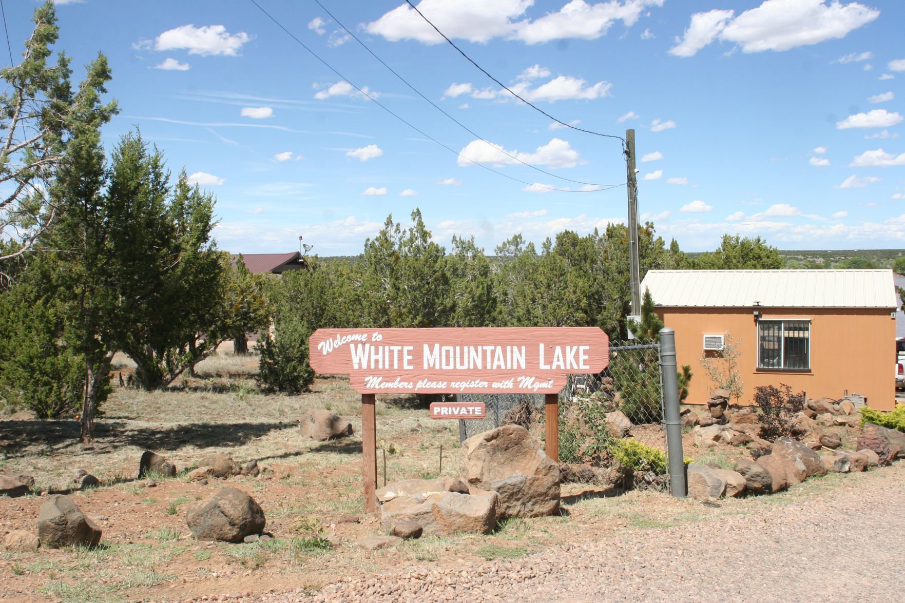 Entrance sign leading into the lake